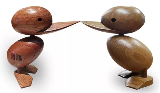 壹号娱乐手工实木吉祥鸭