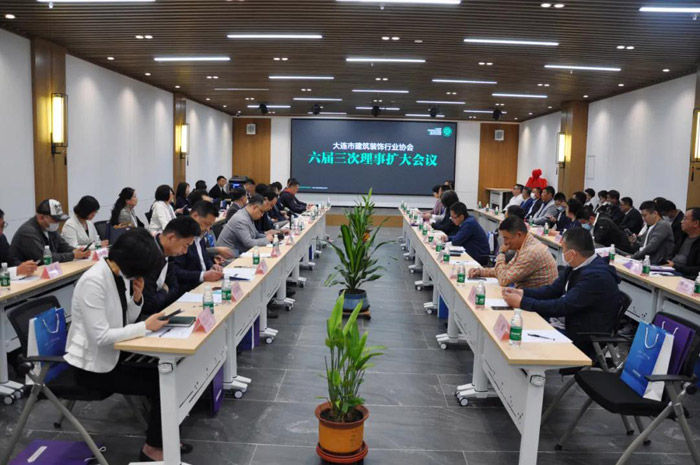 壹号娱乐董事长出席大连修建装饰行业协会聚会